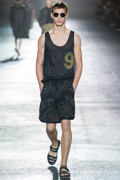Look 7
